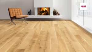 Eg plankegulv country, klar lak, børstet 4V