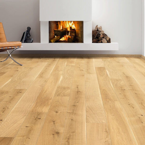 Eg plankegulv country, klar lak, børstet 4V